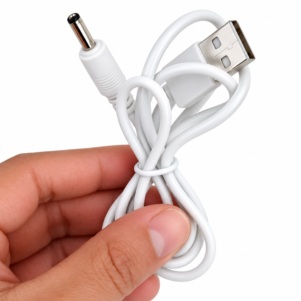 Cable USB-A a conector cilíndrico incluido con el removedor de callos